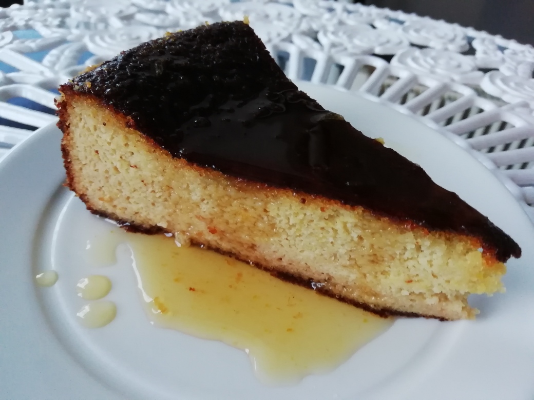 Neljän sitruksen kakku Neljän sitruksen kakku