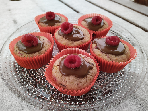 Vadelma-suklaamuffinit Vadelma-suklaamuffinit