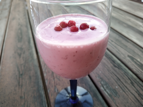Puolukka-jäätelösmoothie Puolukka-jäätelösmoothie