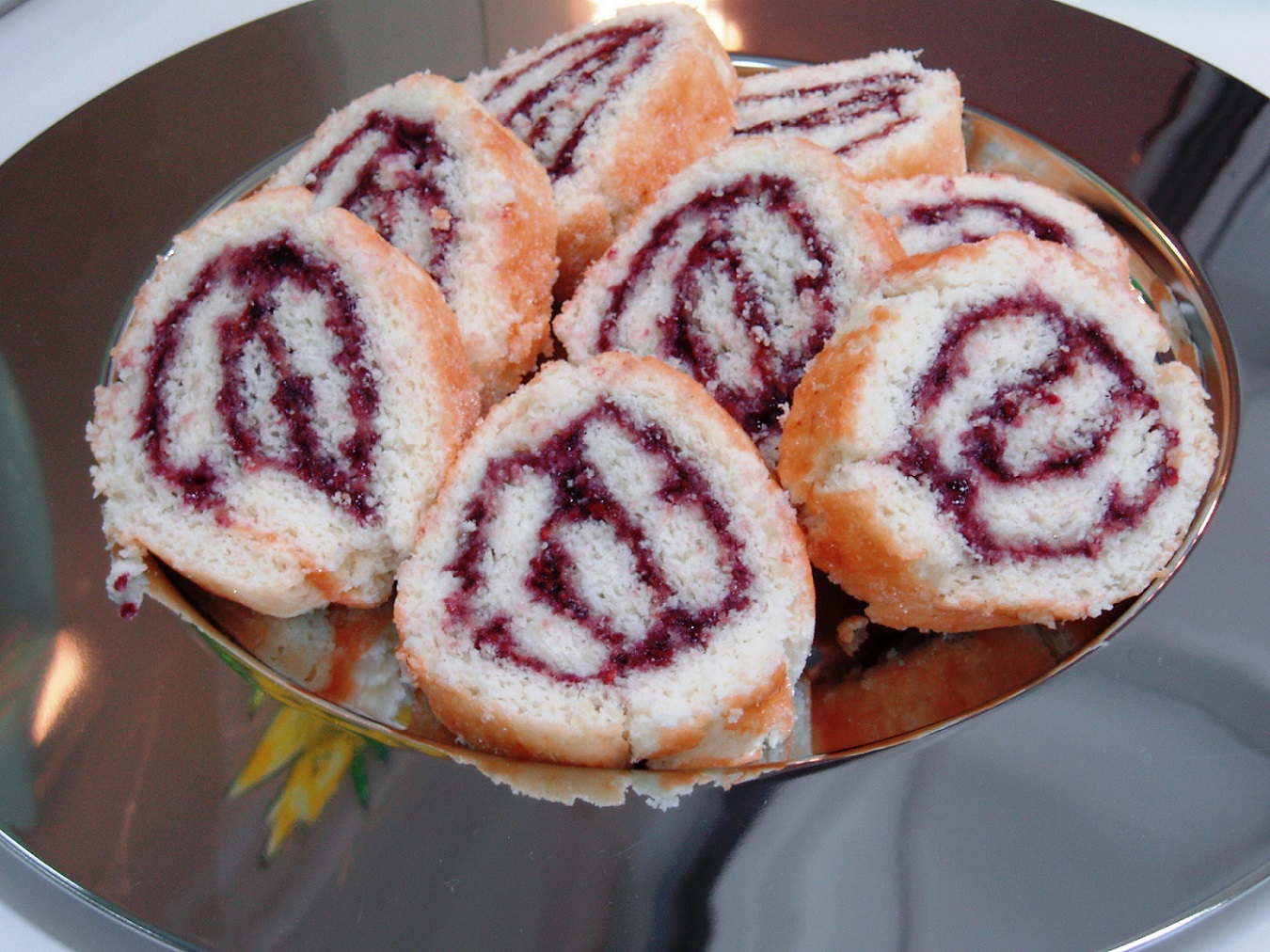 Kääretorttu gluteenittomalla jauhoseoksella Kääretorttu gluteenittomalla jauhoseoksella