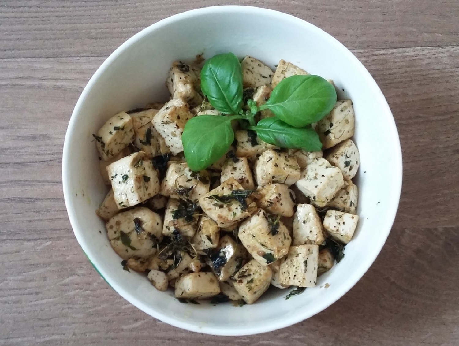 Yrttimarinoitu tofu