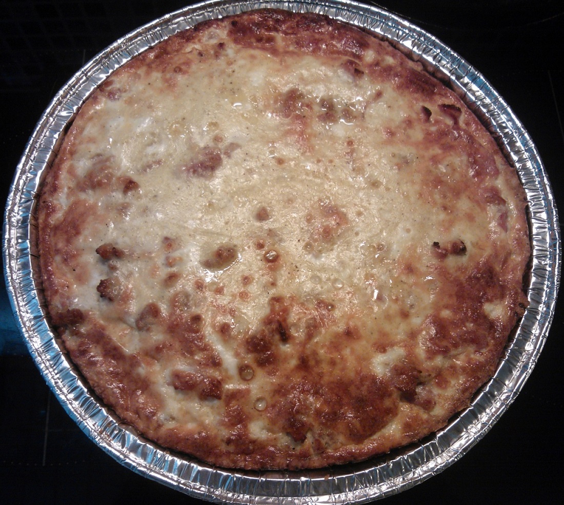 Pekoni-jauhelihapiirakka