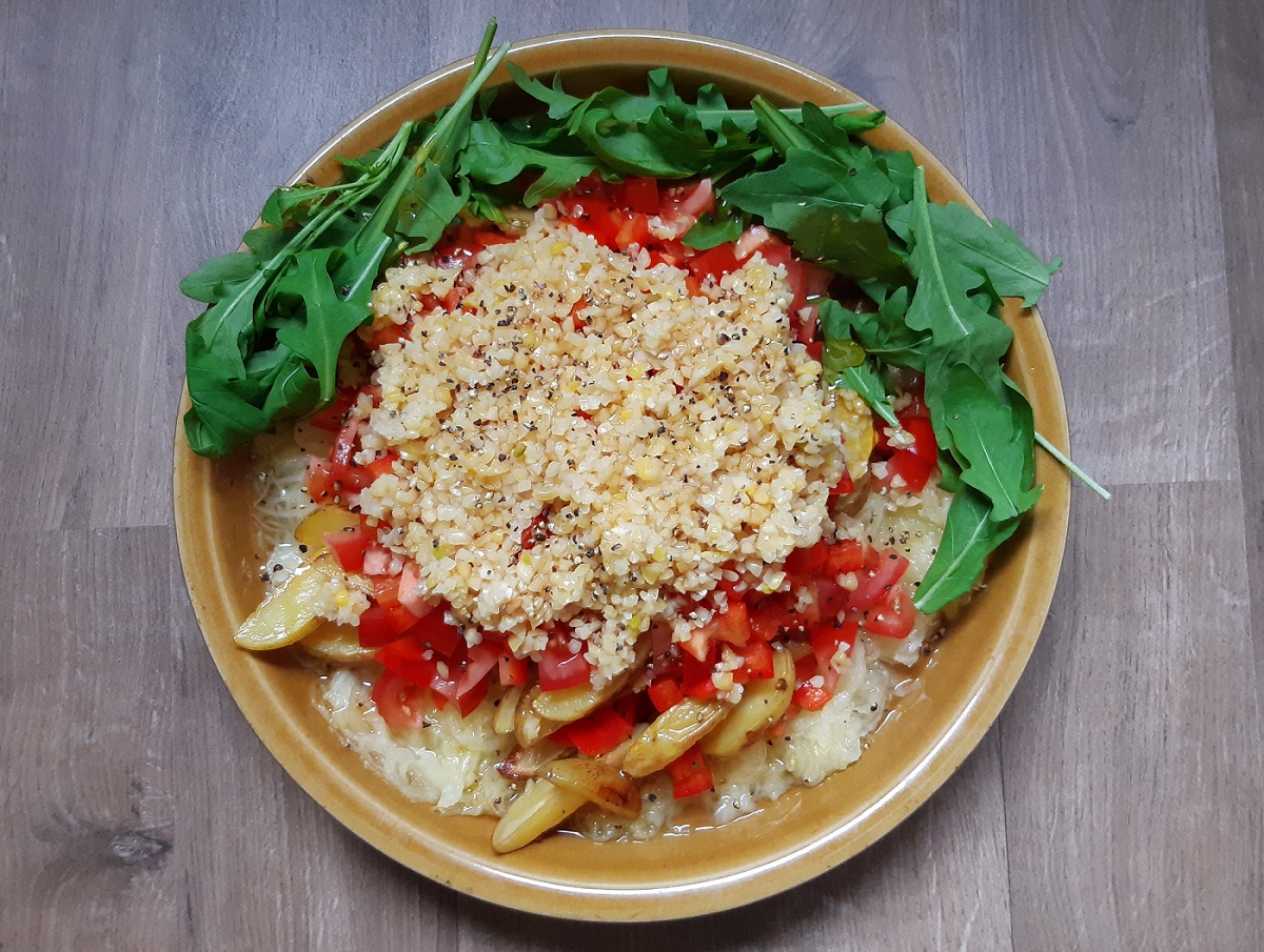 Spagettikurpitsasalaatti Spagettikurpitsasalaatti