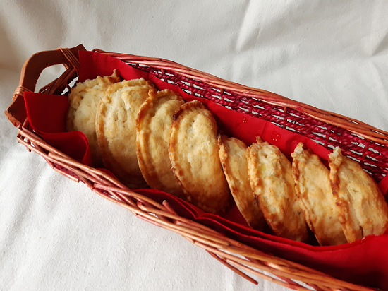 Linssi-riisipasteijat Linssi-riisipasteijat