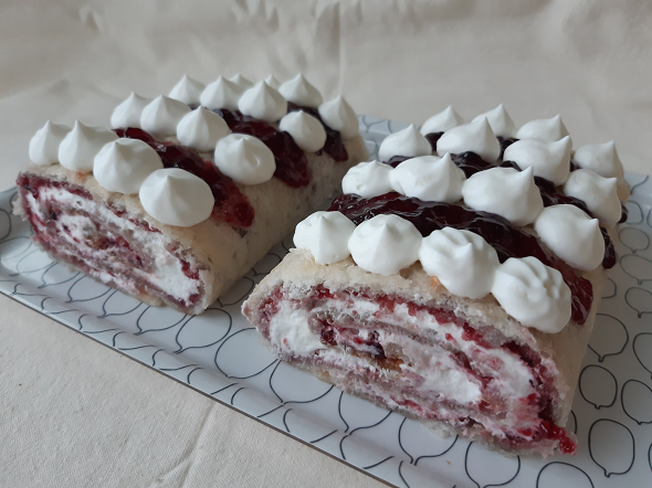 Mustaherukkakääretorttu Mustaherukkakääretorttu