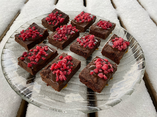 Suklaa-kinuskibrownie Suklaa-kinuskibrownie