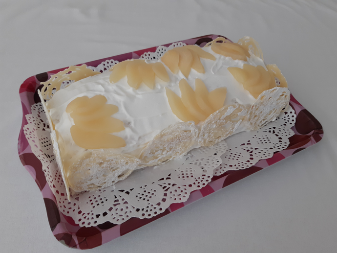Päärynä-hillotäytekakku Päärynä-hillotäytekakku