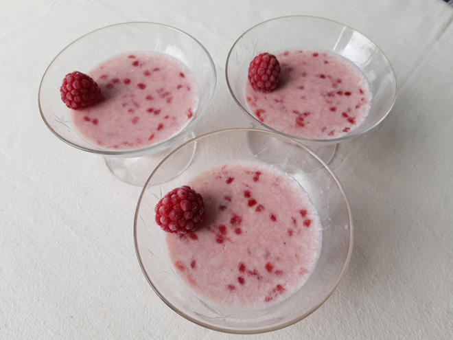 Vadelmapannacotta Vadelmapannacotta