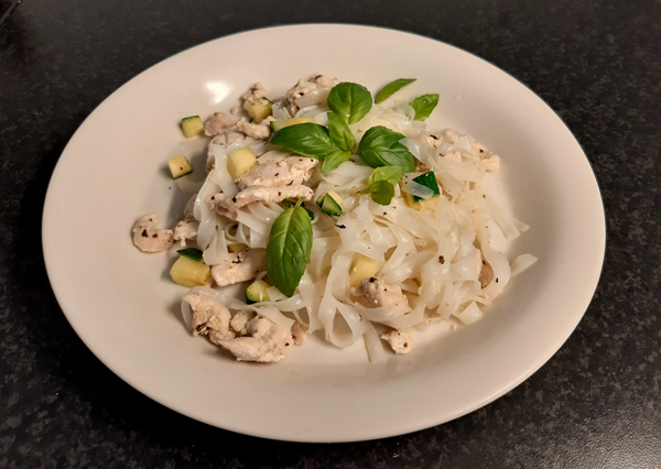Kana-kasvisnuudeli Kana-kasvisnuudeli