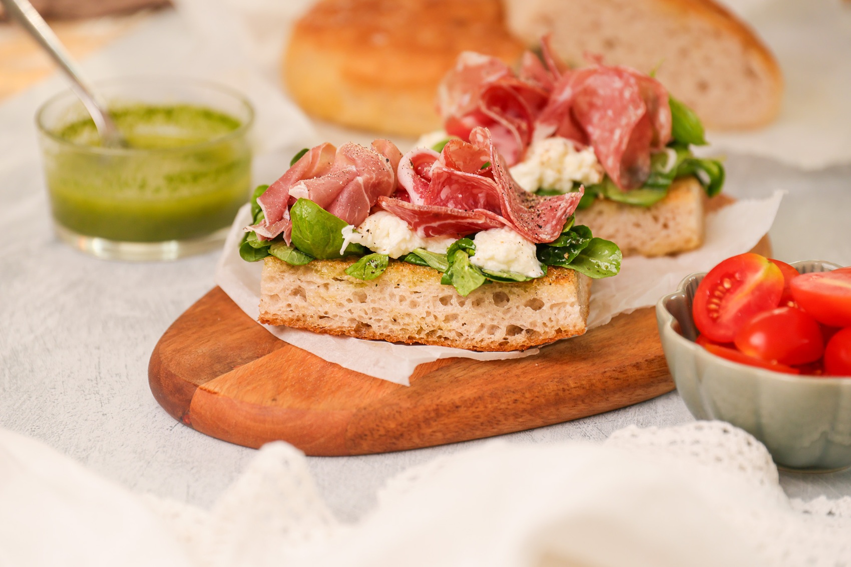 Focaccia leipä jauhoseoksesta Focaccia leipä jauhoseoksesta