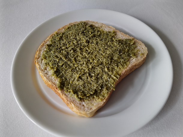 Pesto-välipalaleipä Pesto-välipalaleipä