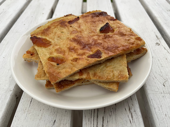 Kaura-aprikoosipannukakku Kaura-aprikoosipannukakku