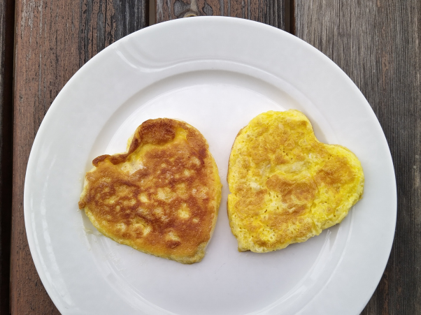 Molemmilta puolilta paistettu kananmuna Molemmilta puolilta paistettu kananmuna