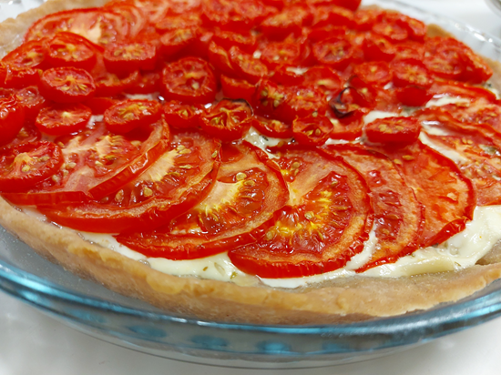 Täyteläinen tomaattipiirakka