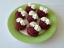 Punajuuri-tummasuklaamuffinit