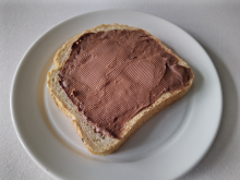 Kaakaolevite-välipalaleipä