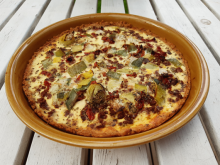 Pekoni-jauhelihapiirakka