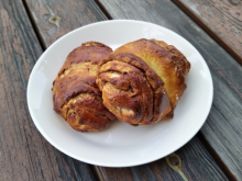 Korvapuustit kananmunalla