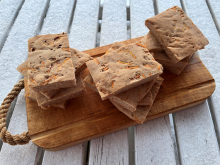 Durra-porkkanapeltileipä jauhoseoksesta