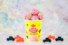 Vanhat Autot Salmiakki- & vadelmajäätelö